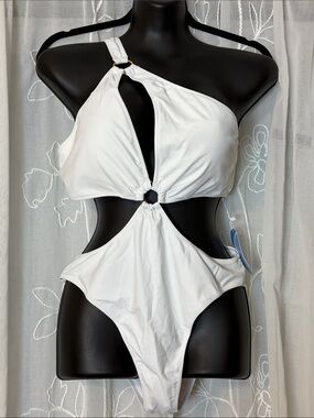 NWT  HILINKER  Cutout women’s One-Piece Swimsuit - L